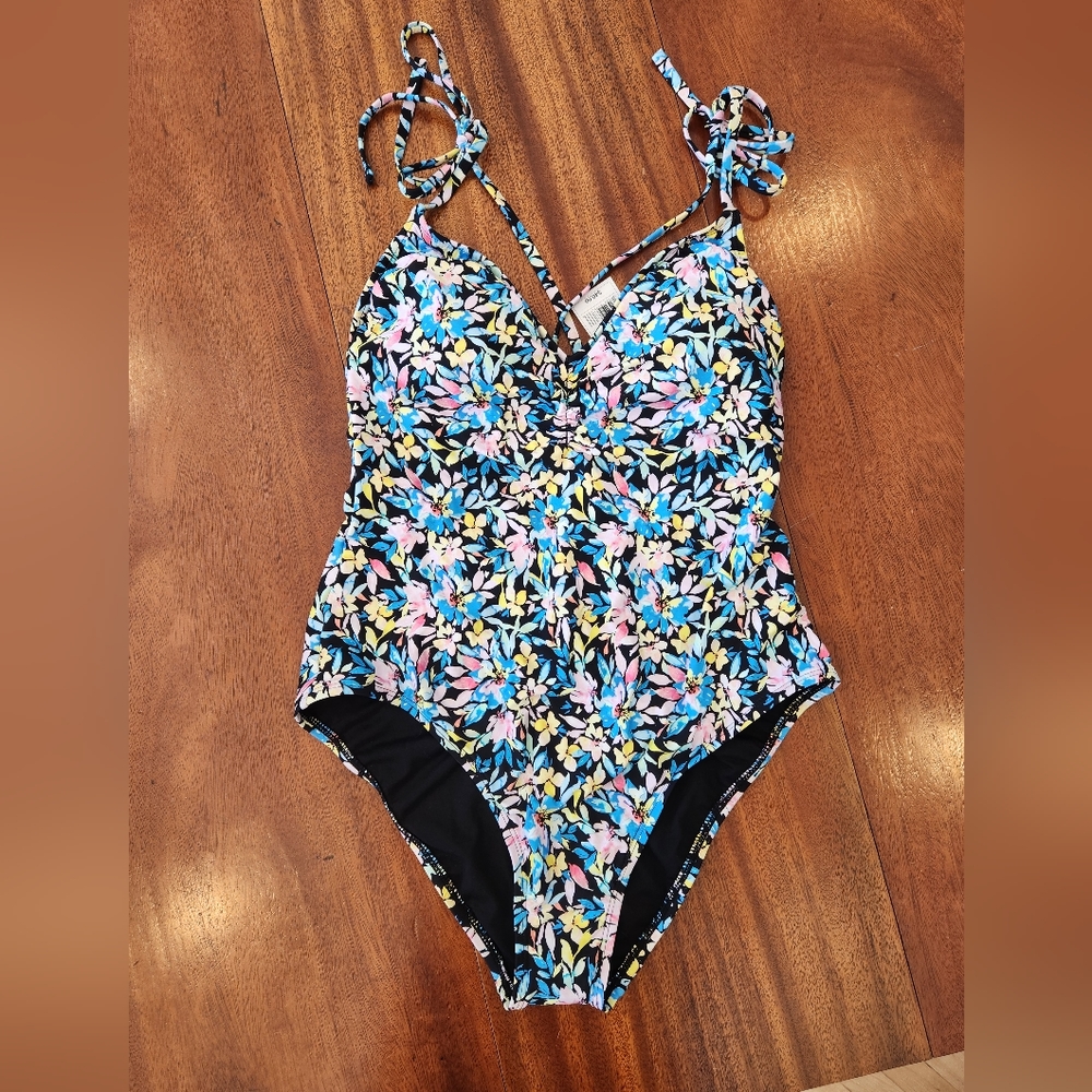 Shade & Shore One Piece Floral Swim Suite Large